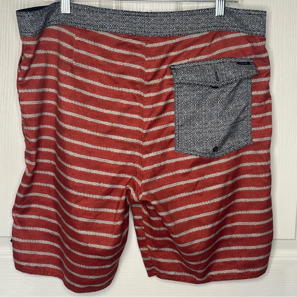 RVCA Classic Non-Stretch Men's Striped Swim Board Mens Sz 36